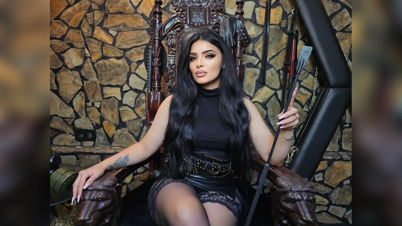 Webcam chat profile for Devasha: Dominatrix