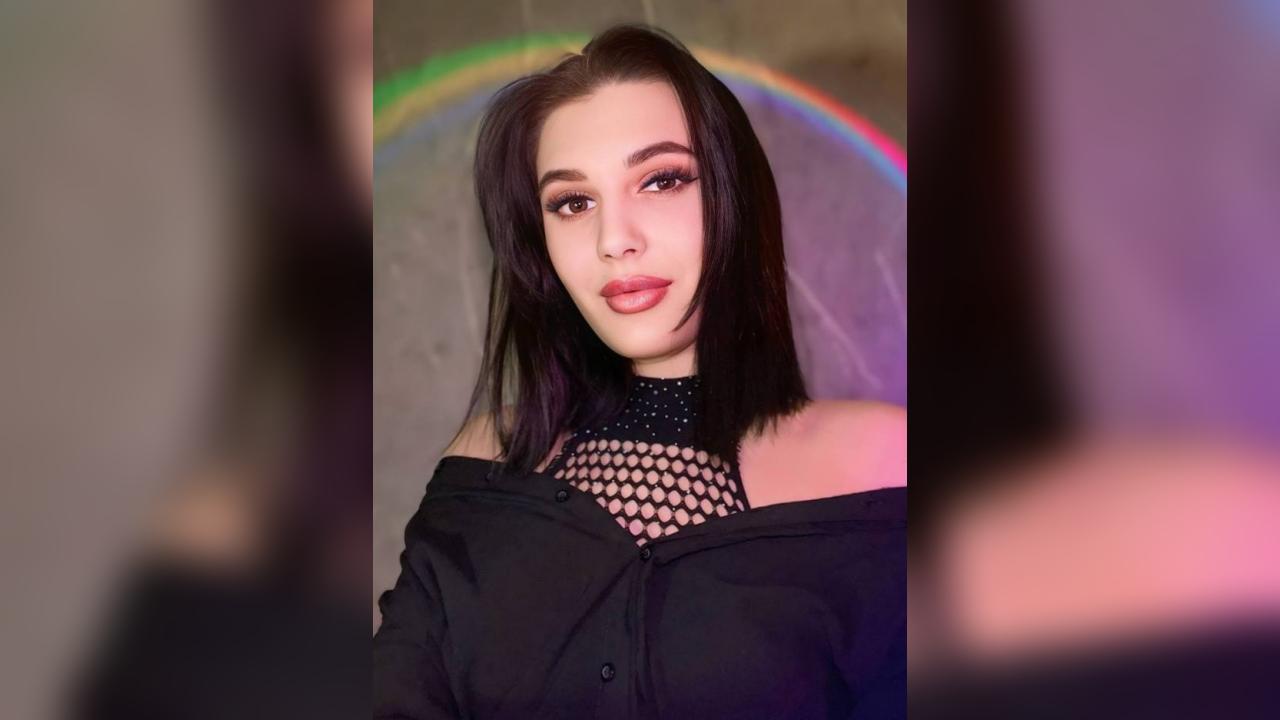 Webcam chat profile for Lintaniya: Ask about my Hobbies