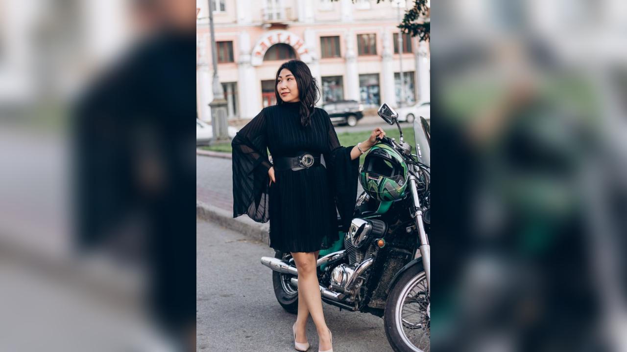 Webcam chat profile for LioraMae: Dancing