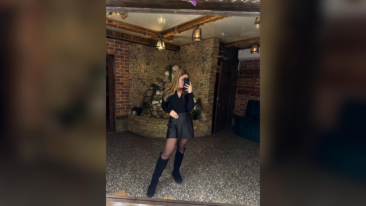 Webcam chat profile for MoonForYouu: Travel