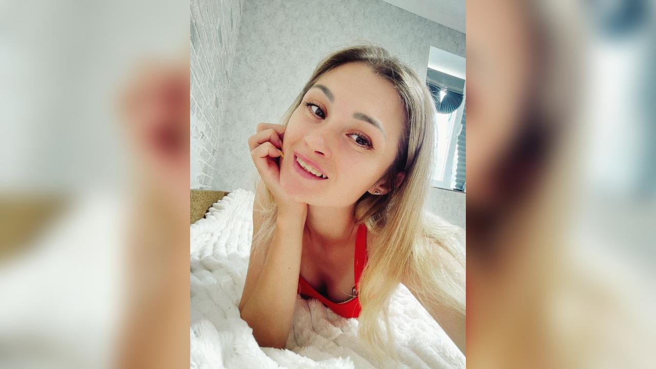 Webcam chat profile for Amarella: Dancing