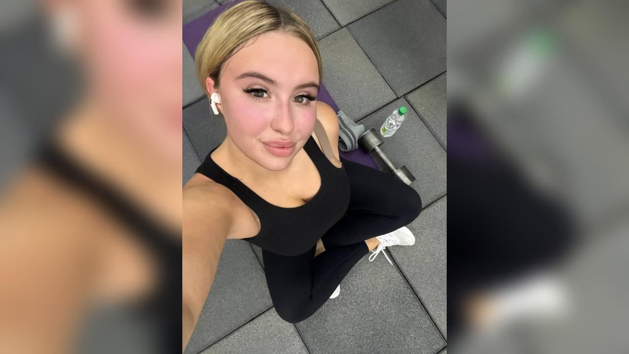 Webcam chat profile for LunaMia: Ask about my Hobbies