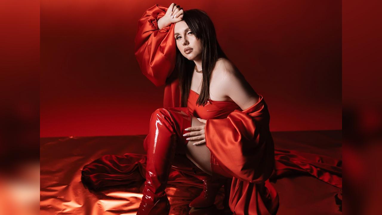 Webcam chat profile for MissCherryLady: Travel