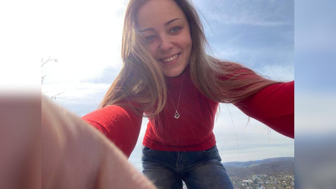 Webcam chat profile for DeeLorrie: Legs, feet & shoes