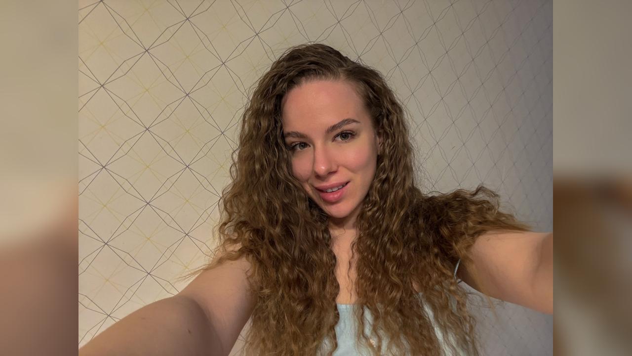 Webcam chat profile for YourBarbieLove: Leather