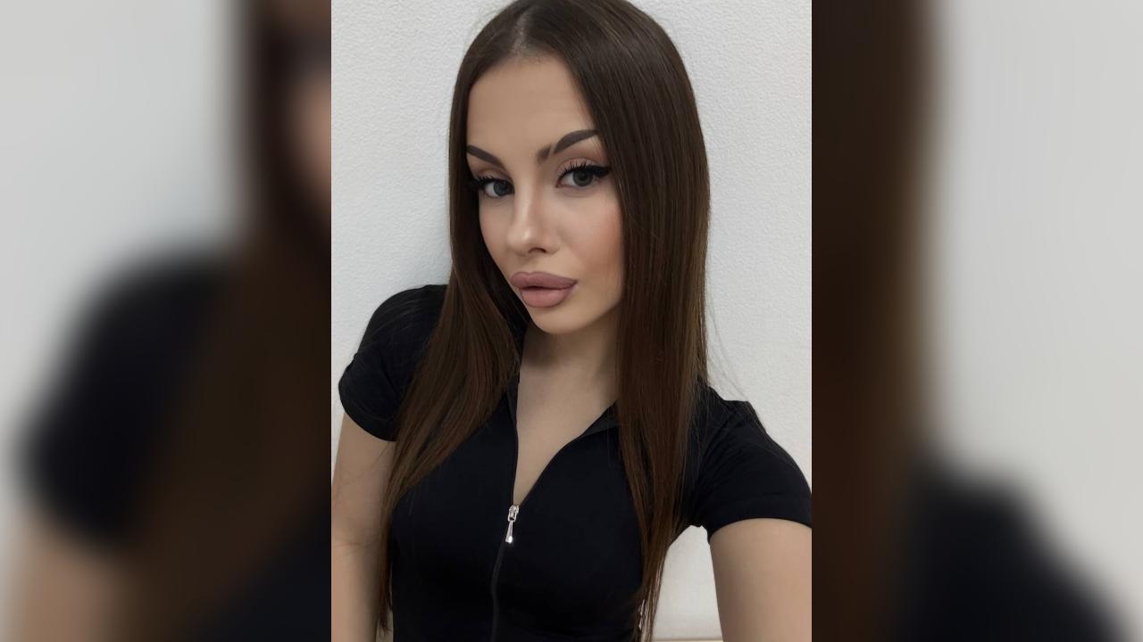 Webcam chat profile for 1Danna