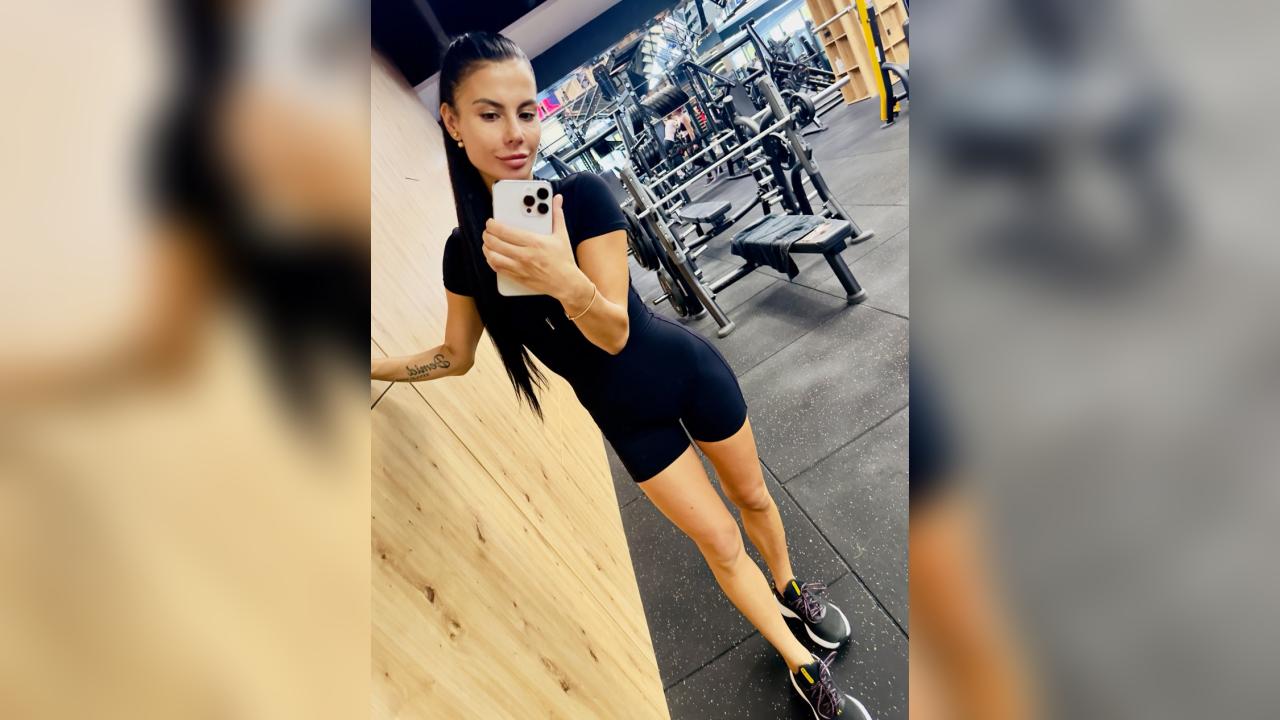 Webcam chat profile for Lyvona: Outfits