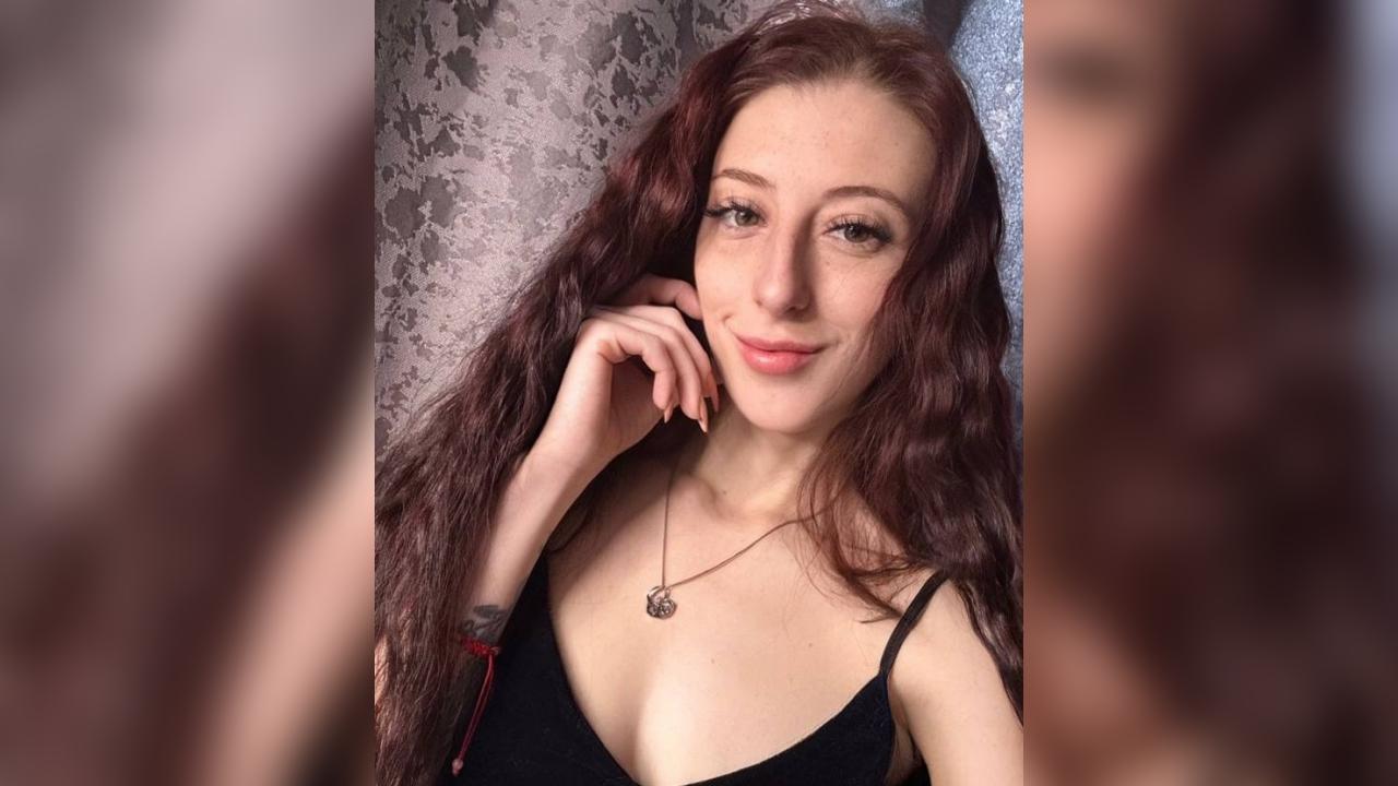 Webcam chat profile for 00Jasmine: Legs, feet & shoes