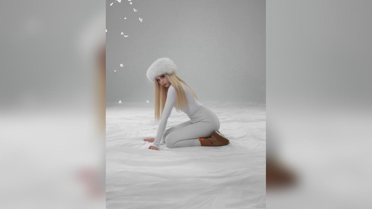 Webcam chat profile for AmeliaFit: Legs, feet & shoes