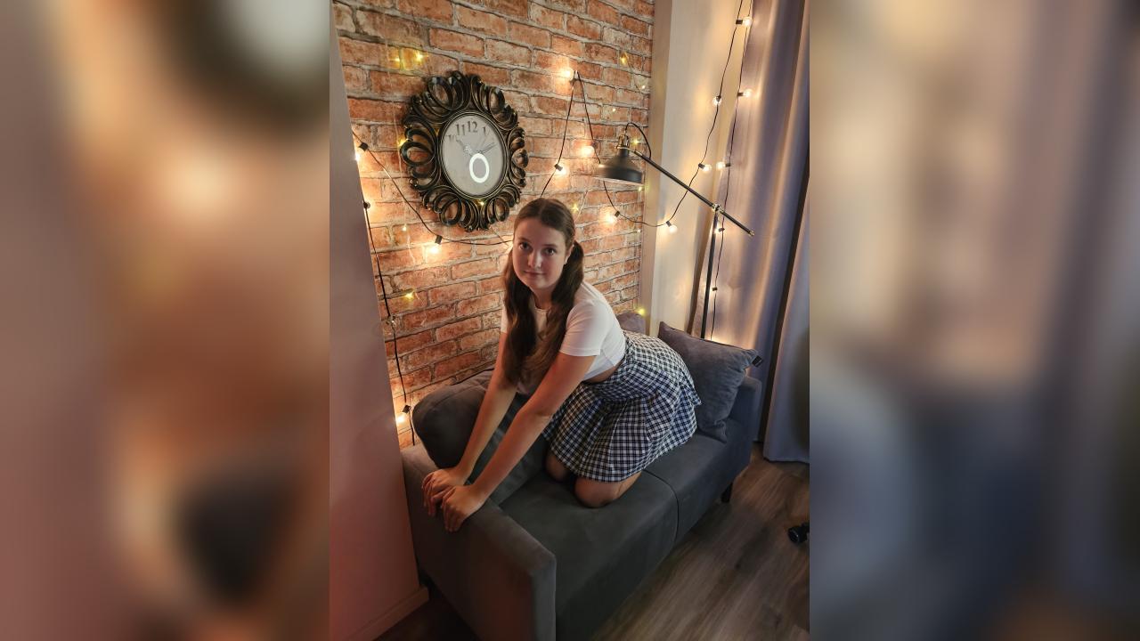 Webcam chat profile for angelilly: Legs, feet & shoes