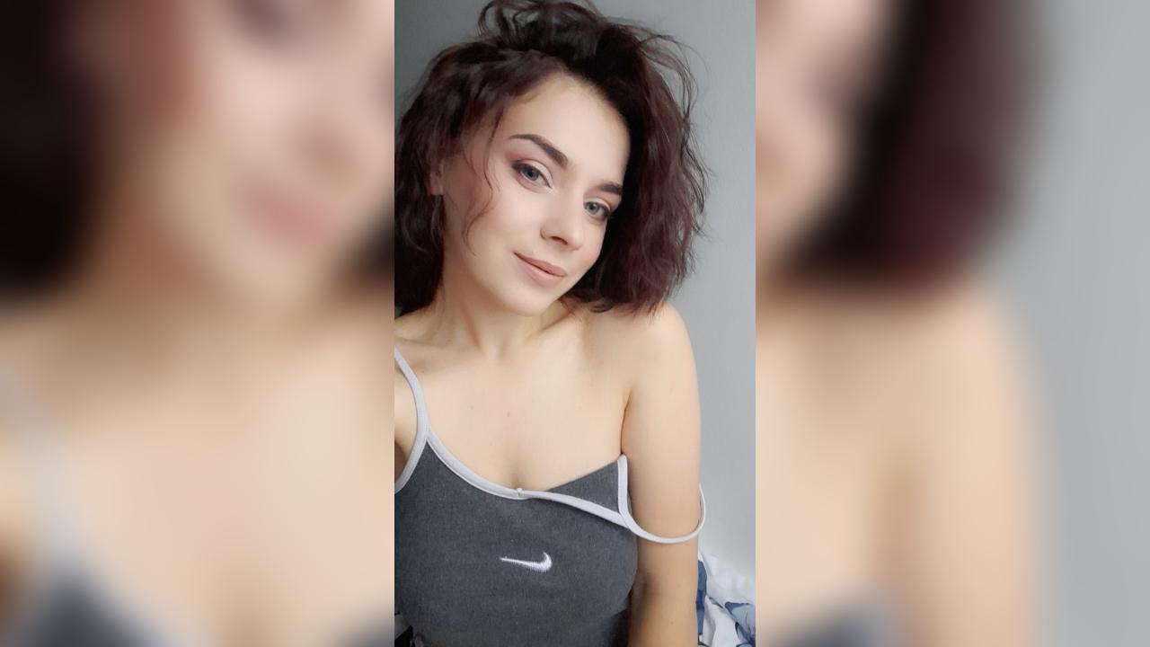 Webcam chat profile for Miralyn: Ask about my Hobbies