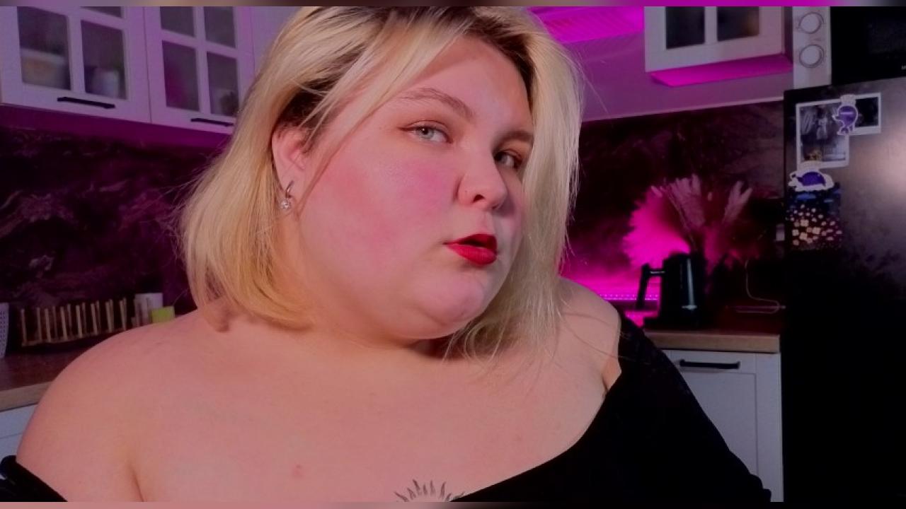 Webcam chat profile for EllaBigBabe: Leather