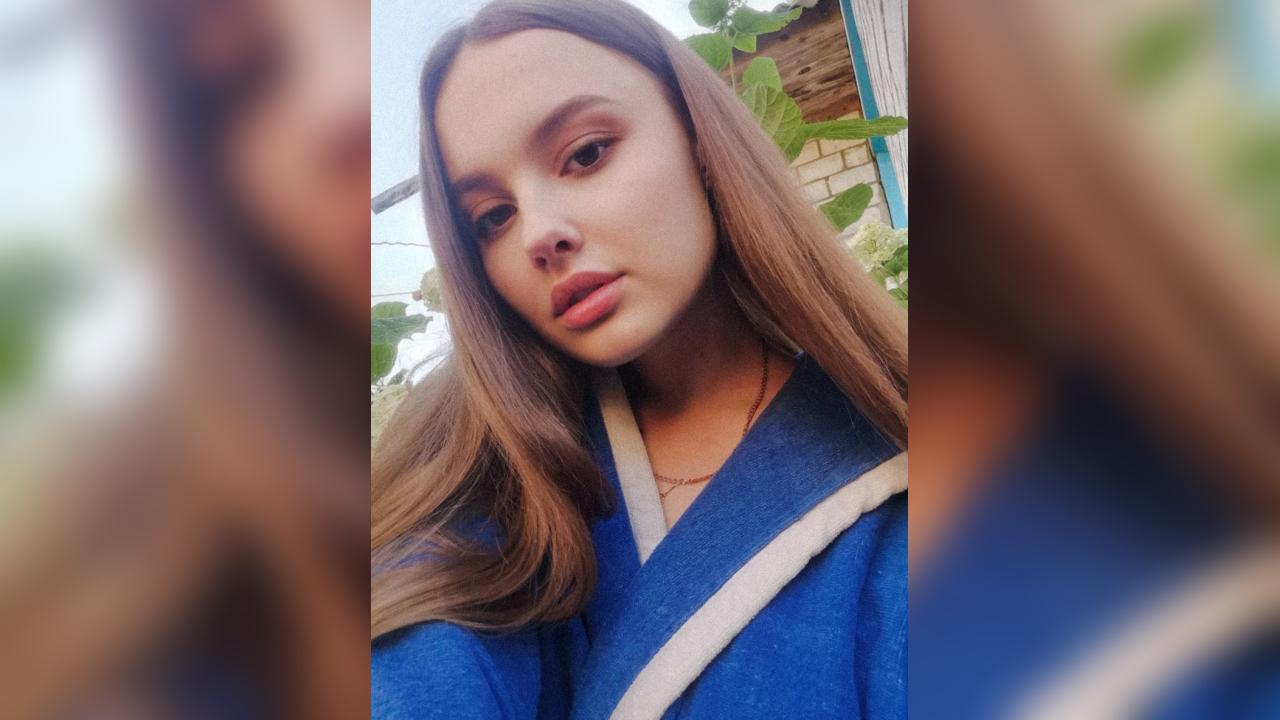 Webcam chat profile for Beti: Ask about my Hobbies