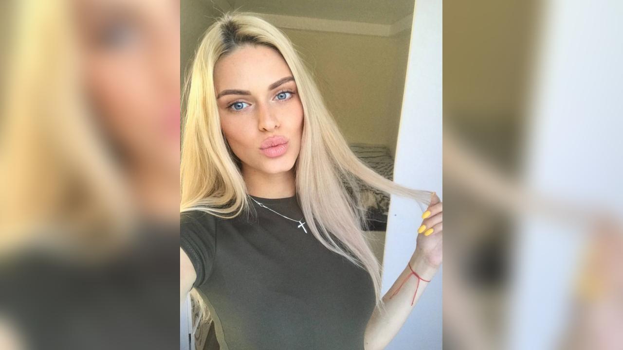 Webcam chat profile for KrisLove1: Cooking