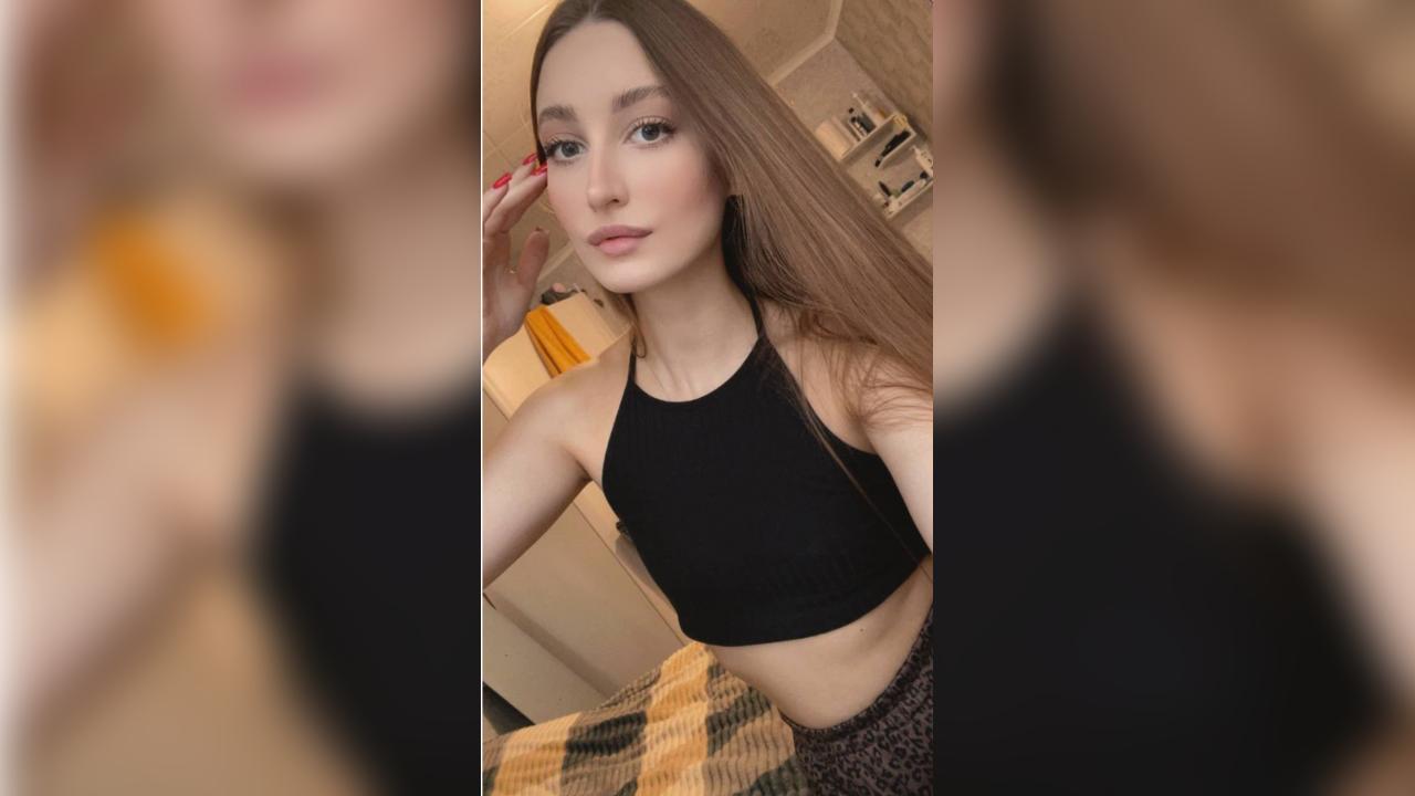 Webcam chat profile for Zani: Ask about my Hobbies