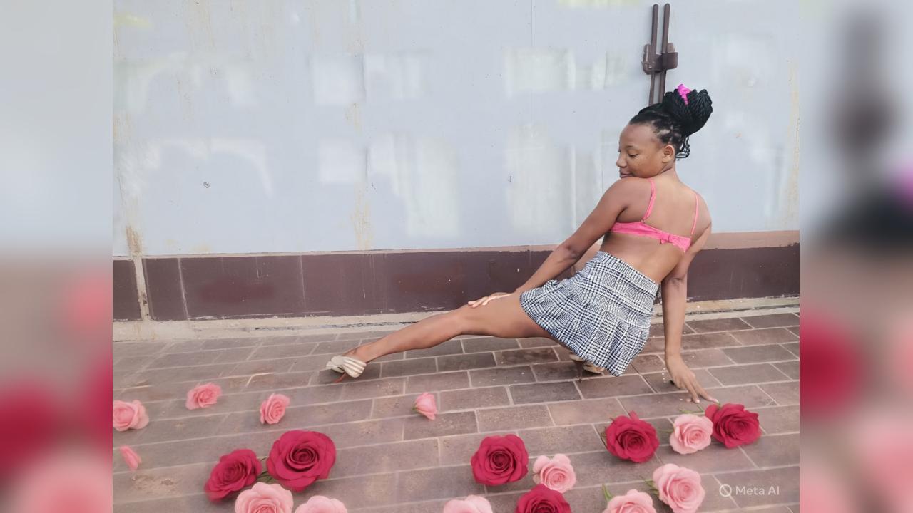 Webcam chat profile for NubianDollxx: Bondage & discipline