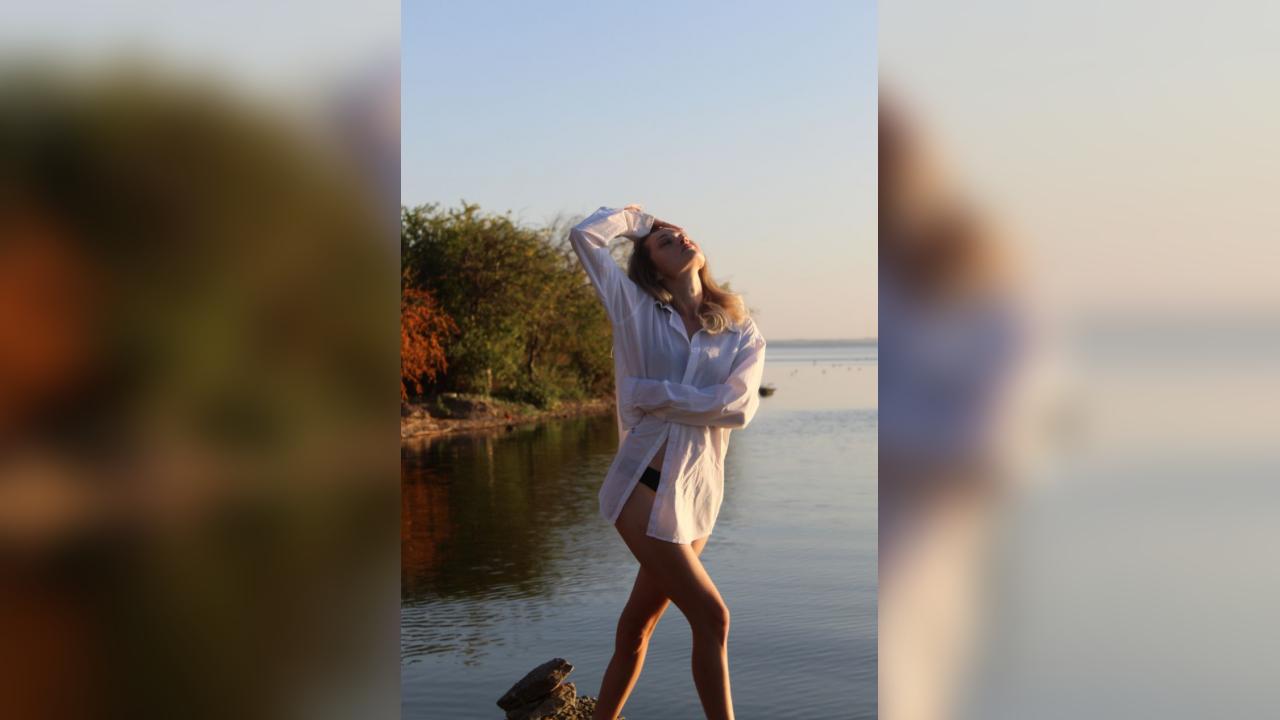 Webcam chat profile for Amarella: Dancing