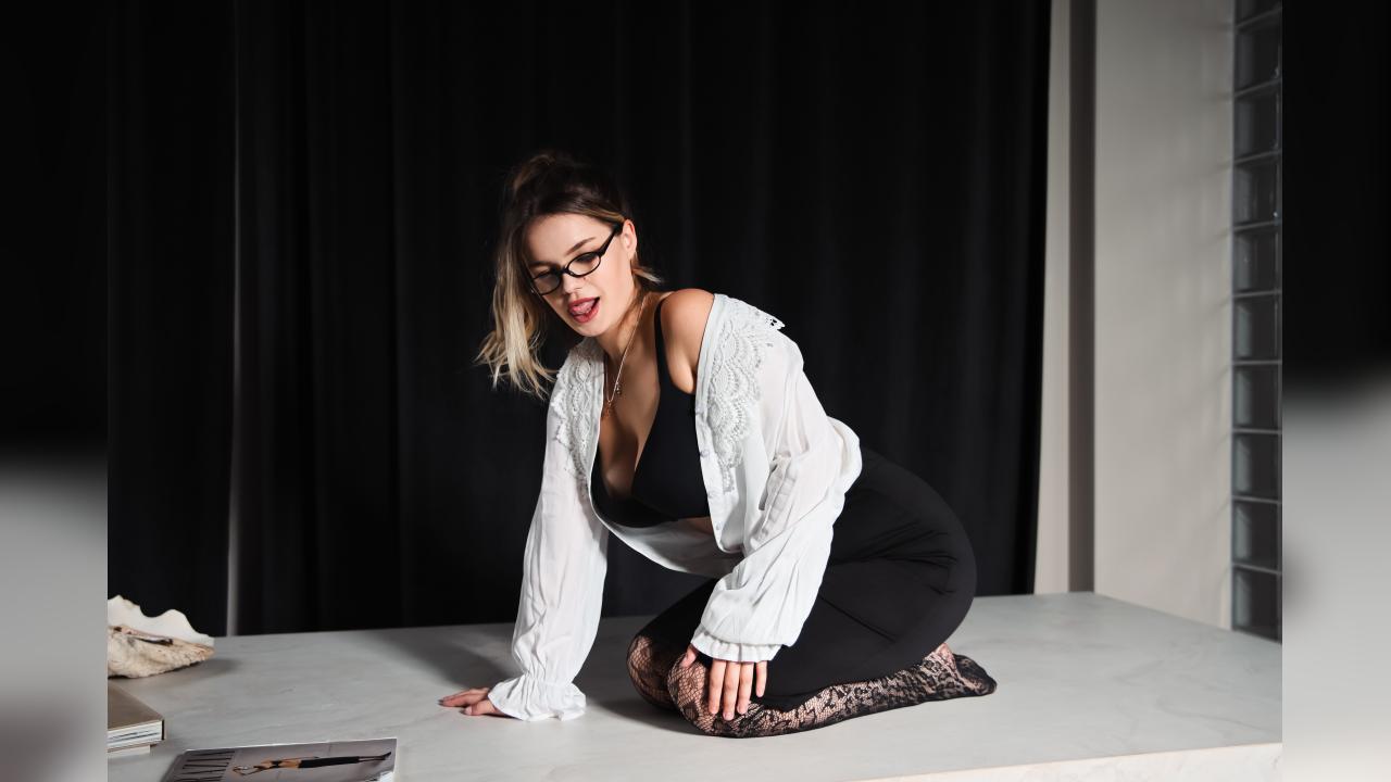 Webcam chat profile for KellyHayden21: Leather