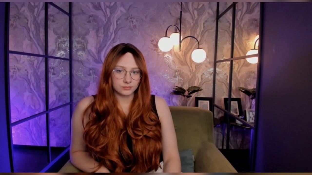 Webcam chat profile for LianaLn: Legs, feet & shoes