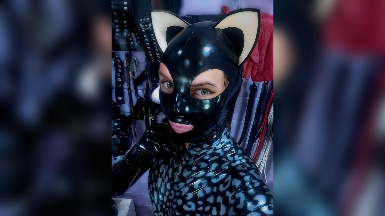 Webcam chat profile for MistressPriest: Dominatrix