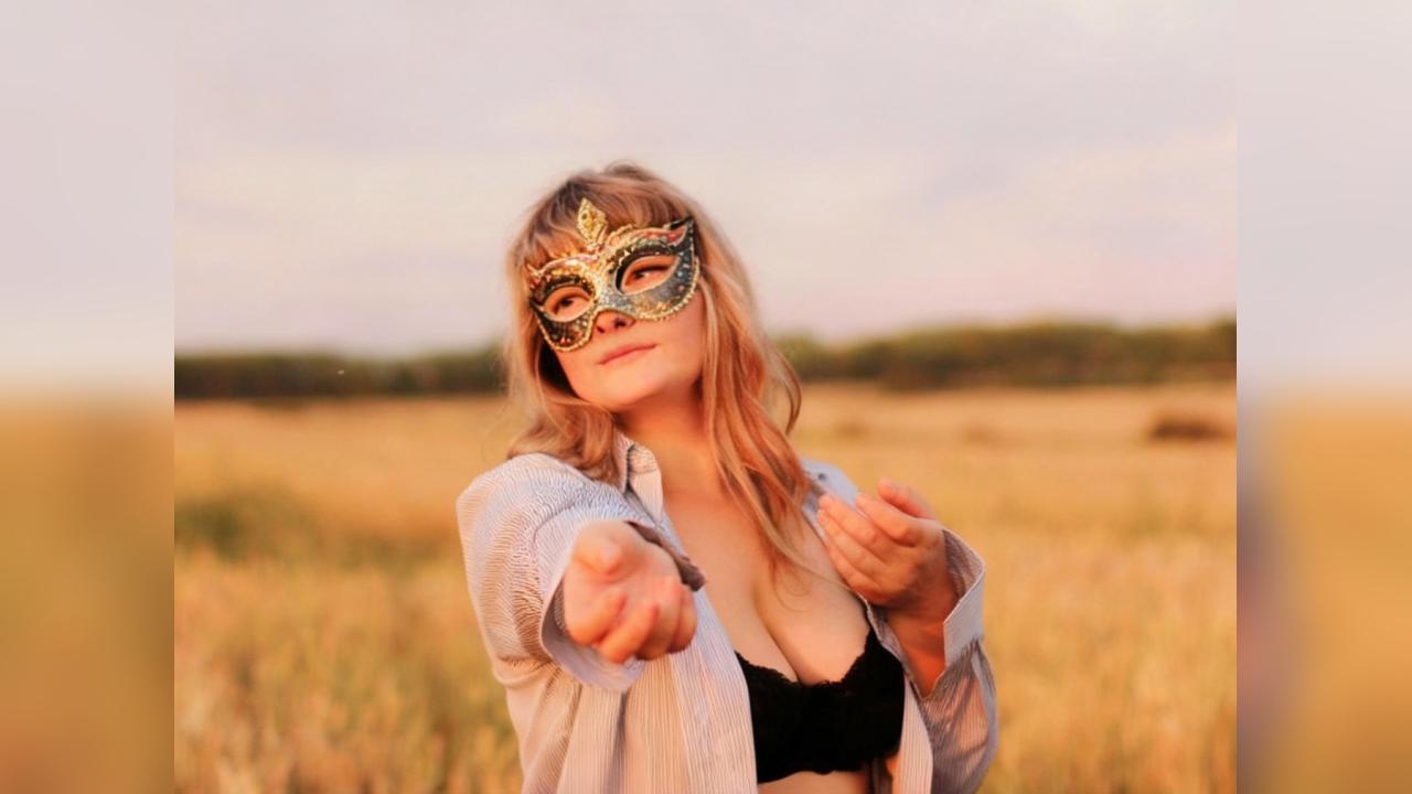 Webcam chat profile for Yanka69kiss: Latex & rubber