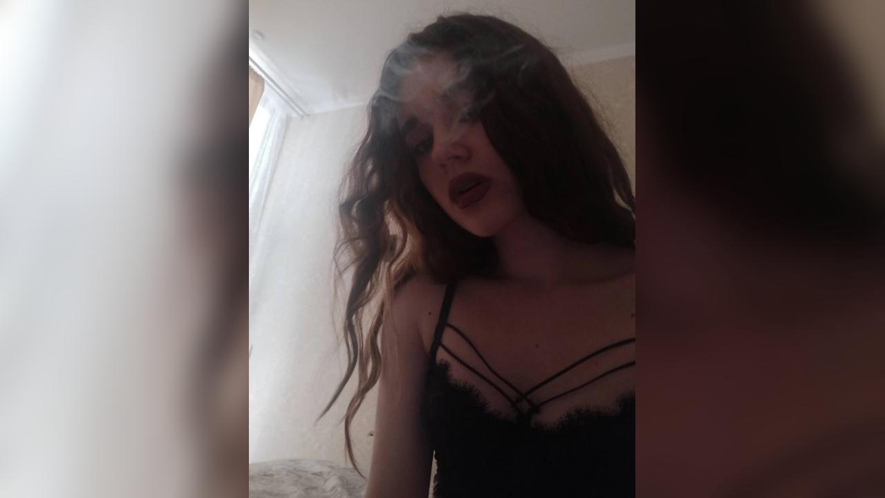 Webcam chat profile for AromaTender: Outfits