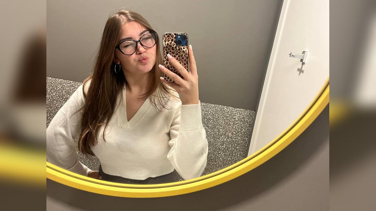 Webcam chat profile for AmazingSin: Dancing