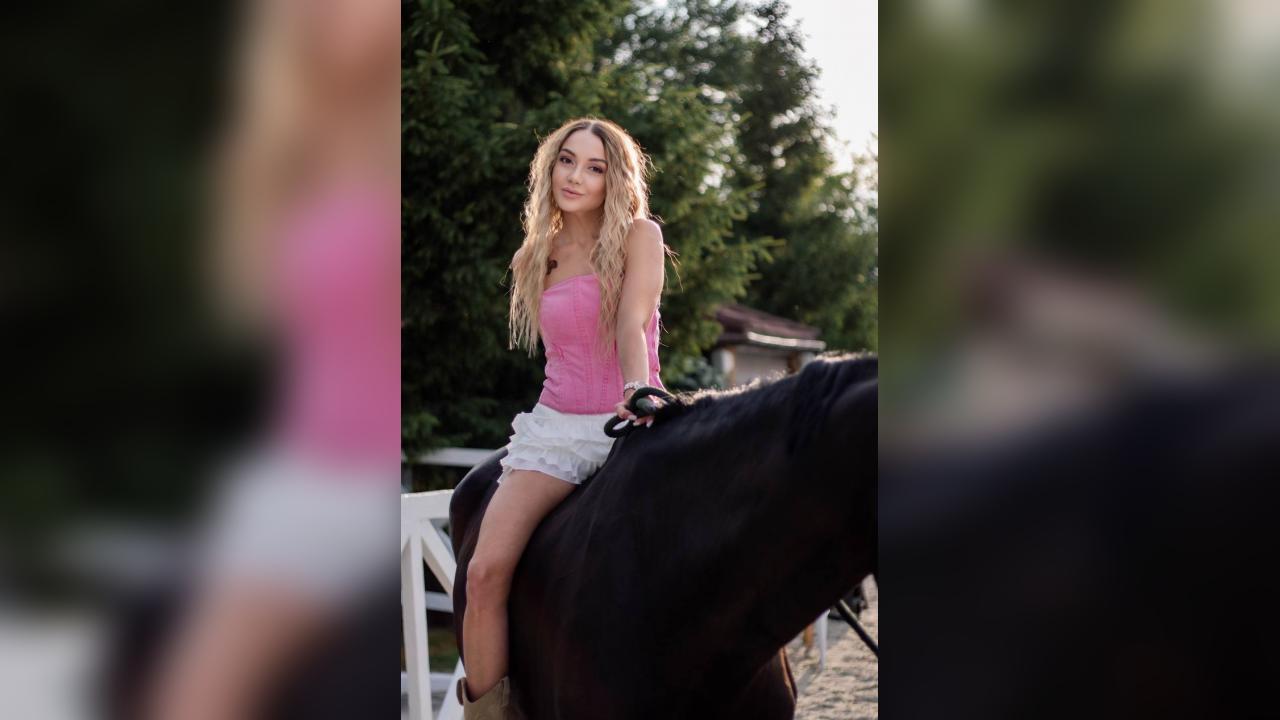 Webcam chat profile for BoxingGirlX: Leather