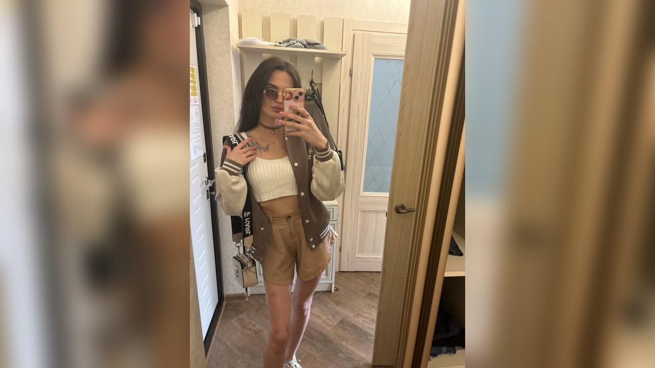 Webcam chat profile for AngelinaDivine: Legs, feet & shoes