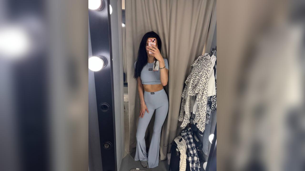 Webcam chat profile for AngelinaDivine: Legs, feet & shoes