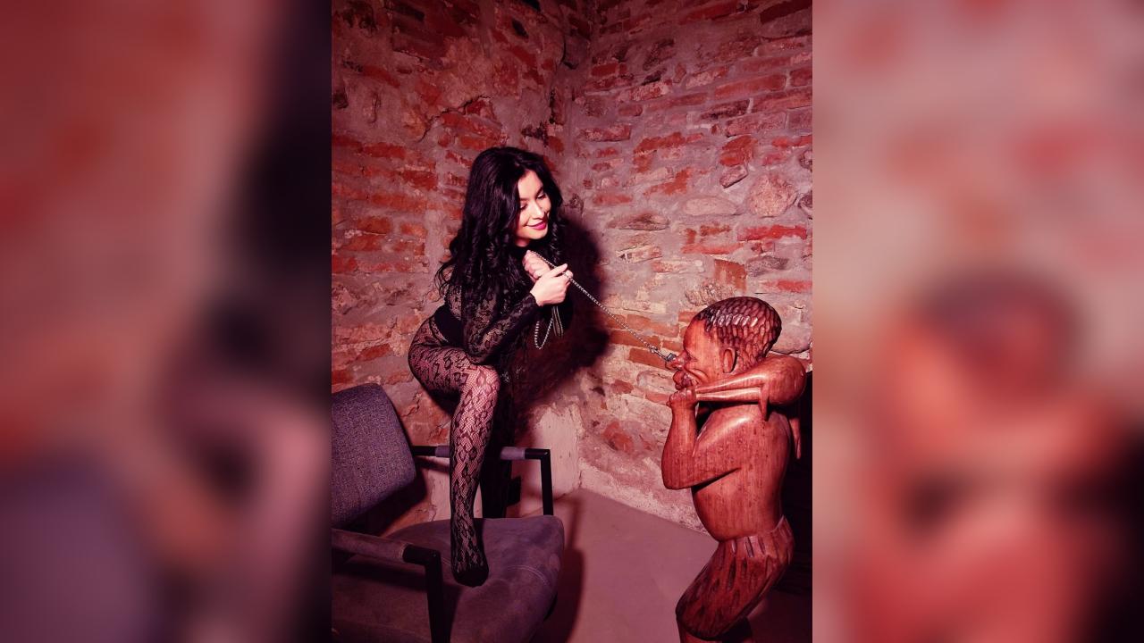 Webcam chat profile for EvaLevine: Dominatrix