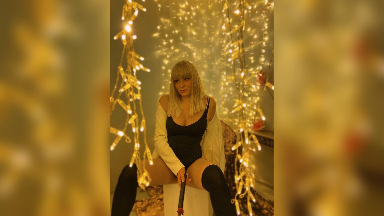 Webcam chat profile for SweetLinett: Outfits