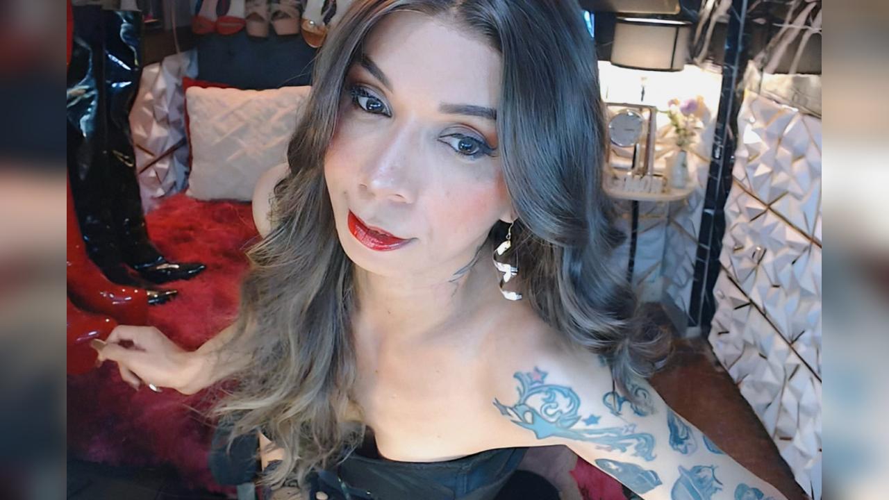 Webcam chat profile for CELINAFOX: Dominatrix