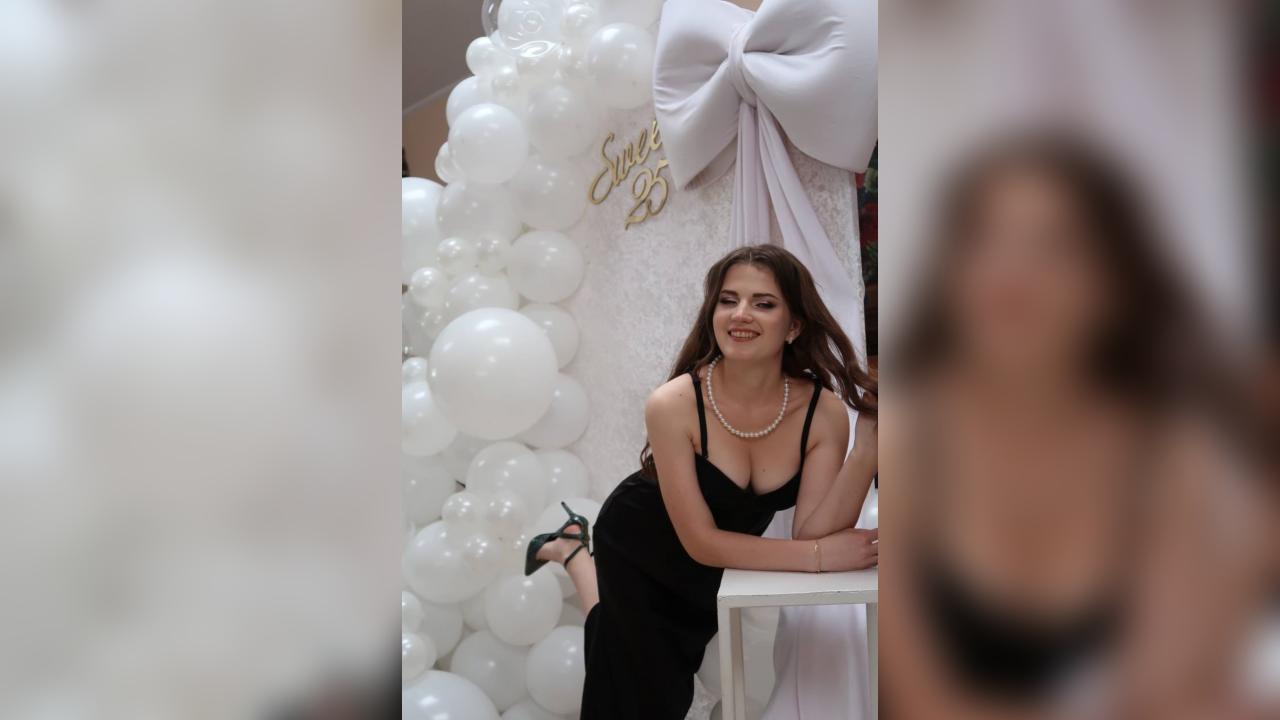 Webcam chat profile for CherryMimi