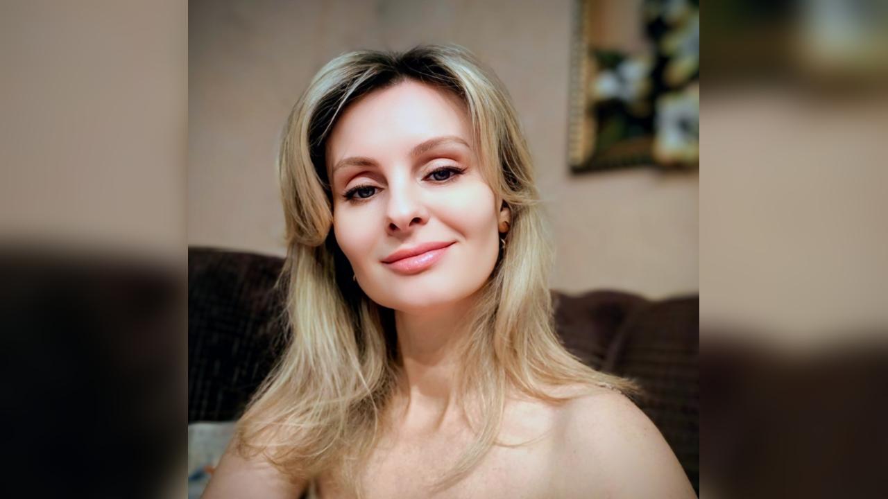 Webcam chat profile for MmmmBeautyyy