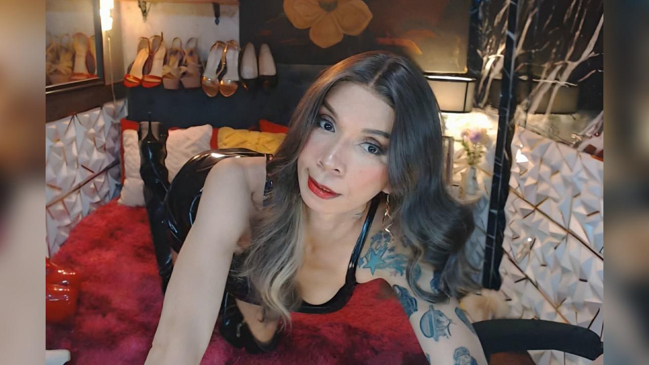 Webcam chat profile for CELINAFOX: Dominatrix