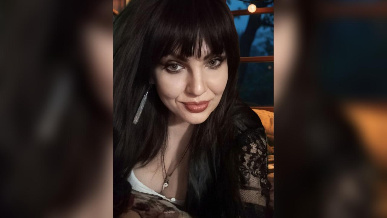 Webcam chat profile for Elisora: Dancing