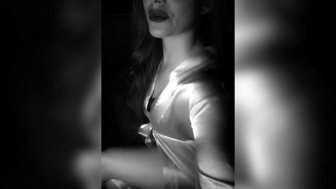 Webcam chat profile for Azazel: Exhibition