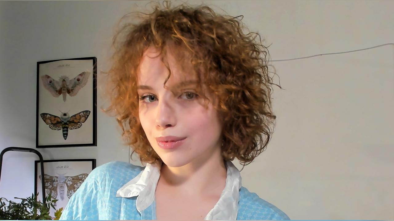 Webcam chat profile for GabiAddams: Legs, feet & shoes