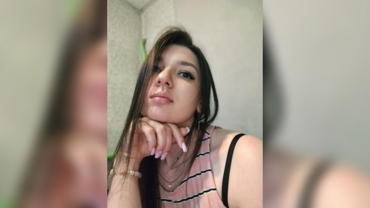 Webcam chat profile for BusinkaX: Legs, feet & shoes