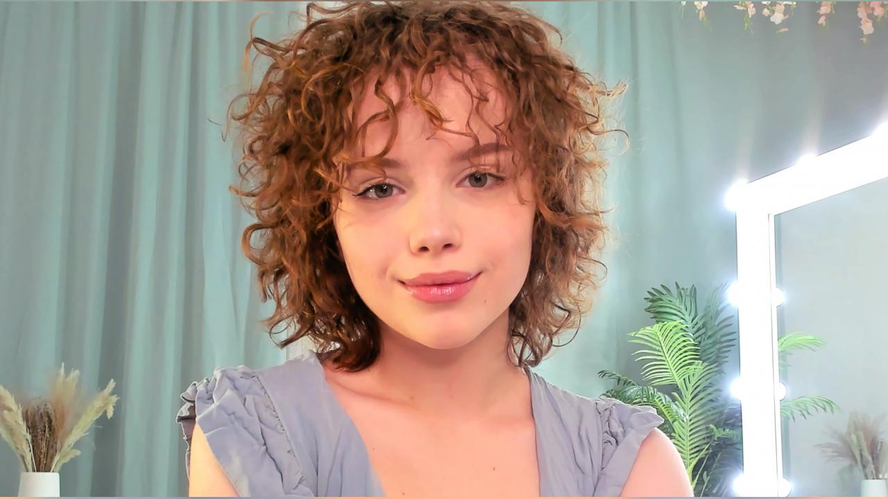 Webcam chat profile for GabiAddams: Legs, feet & shoes