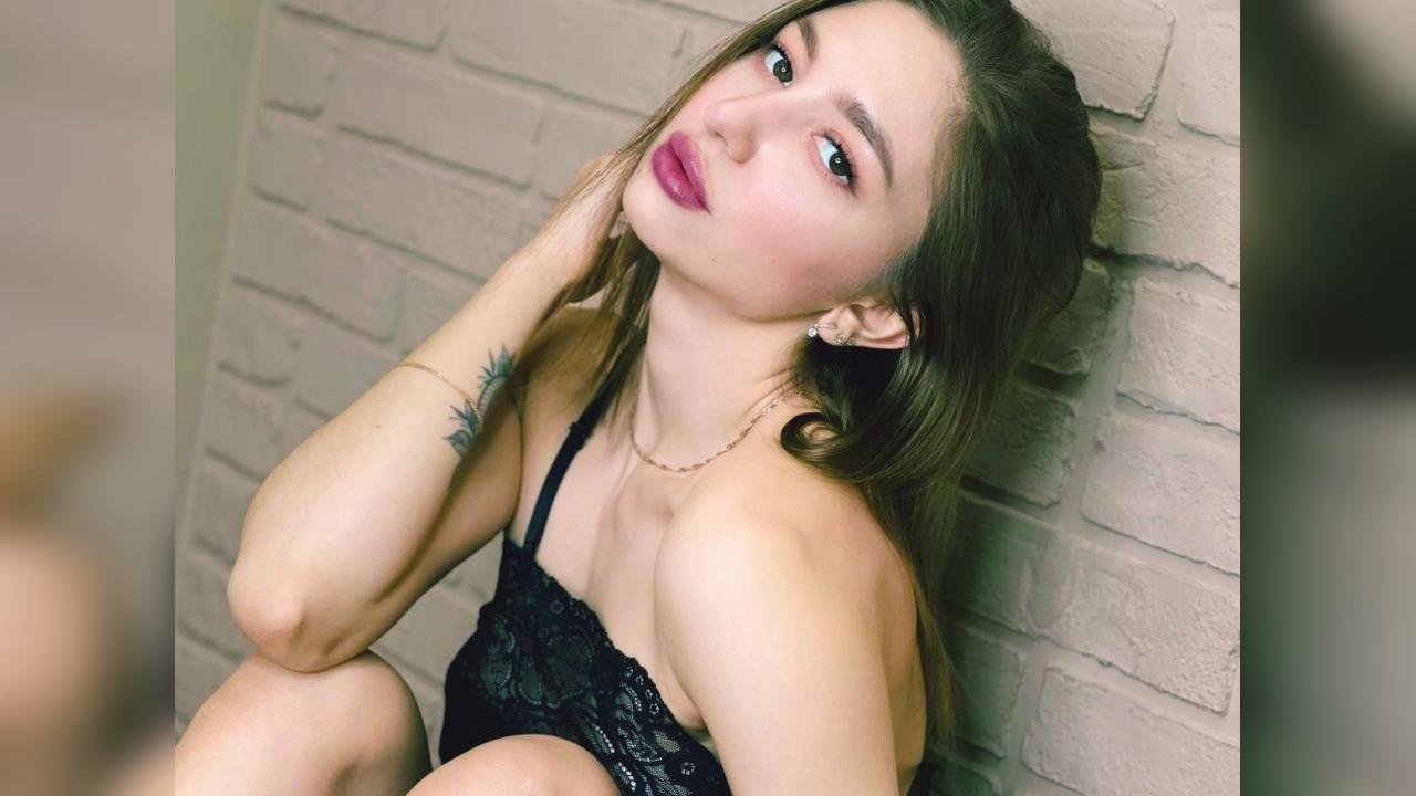 Webcam chat profile for GroovyCat: Leather