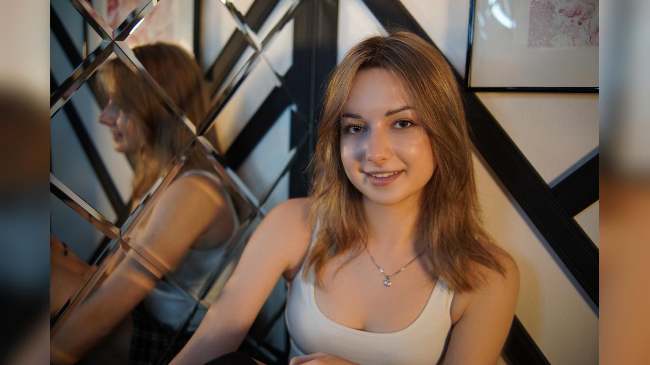 Webcam chat profile for JessieCuti: Legs, feet & shoes