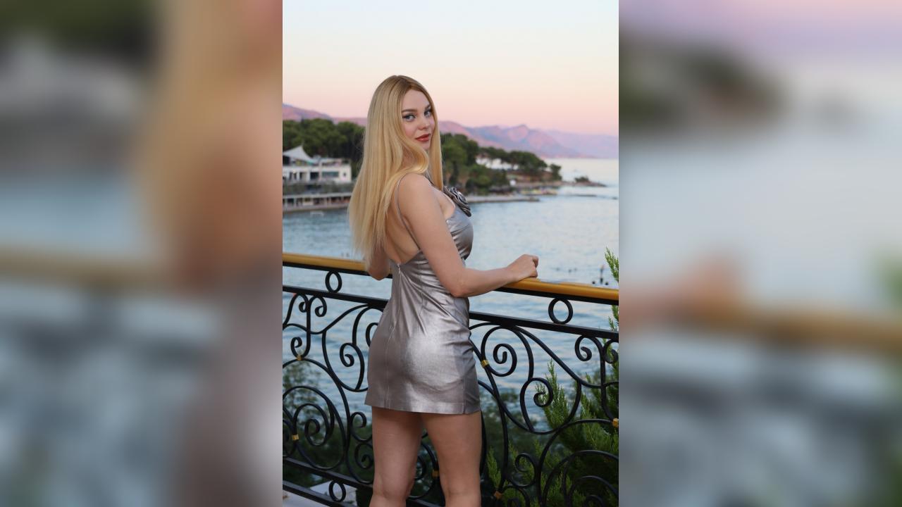 Webcam chat profile for PolinaSugar: Kissing