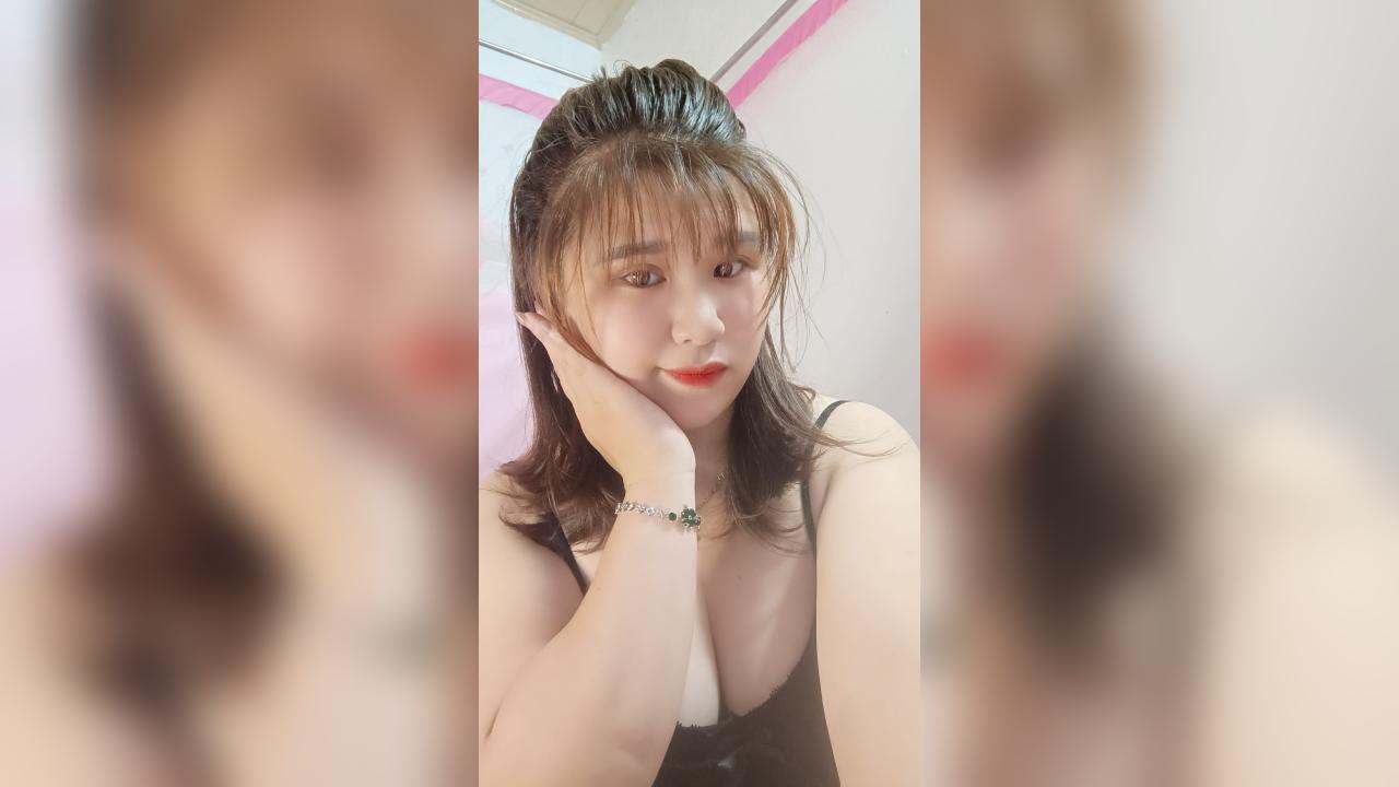 Webcam chat profile for lyly: Fitness