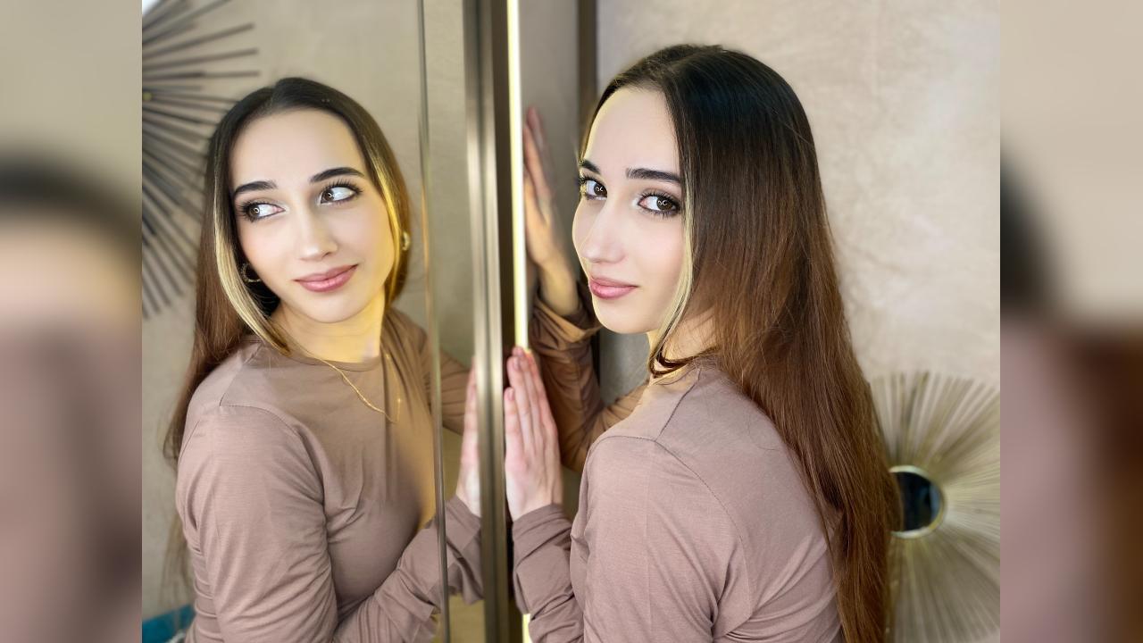 Webcam chat profile for GrettaL89: Nails