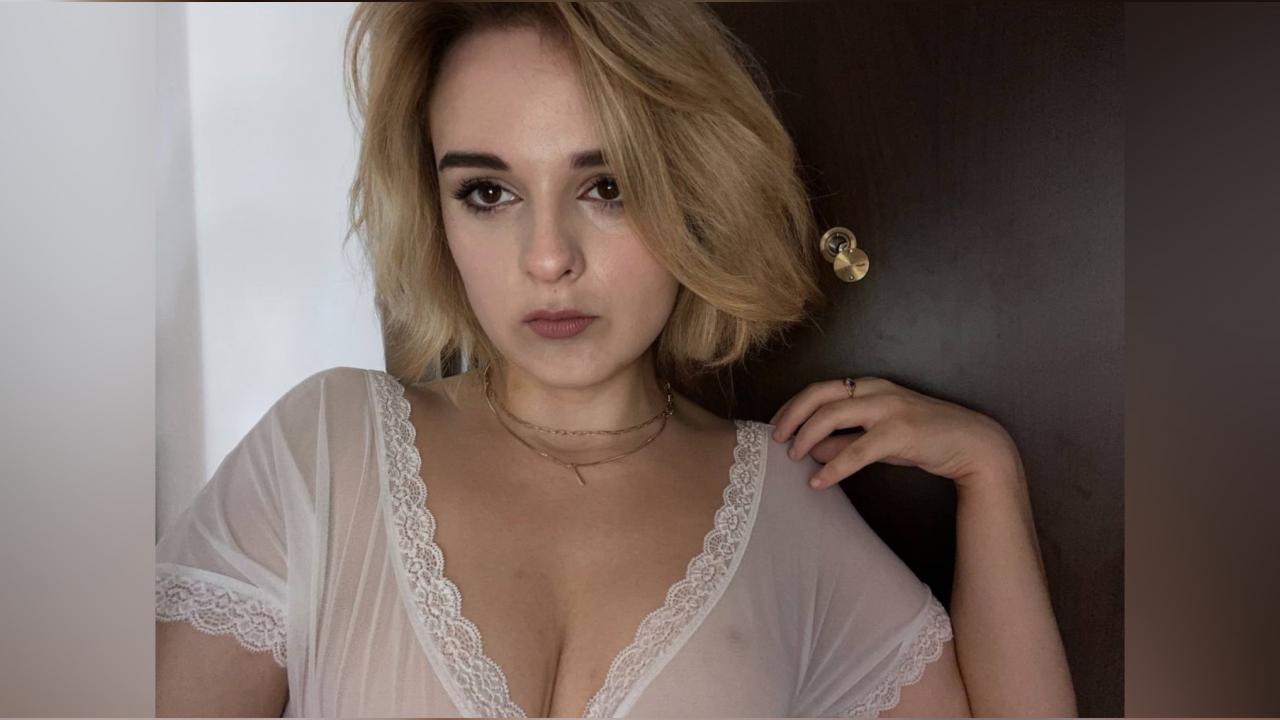 Webcam chat profile for Lyris: Ask about my Hobbies