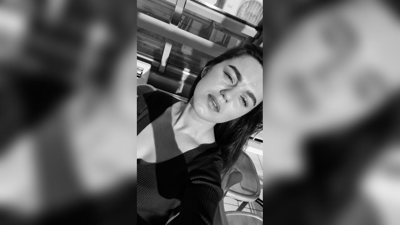 Webcam chat profile for SofiaFisher: Nails