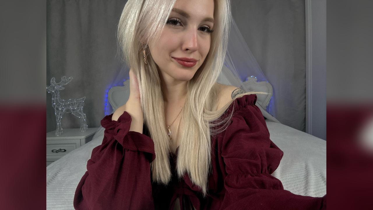 Webcam chat profile for LisaFoxyMe: Leather