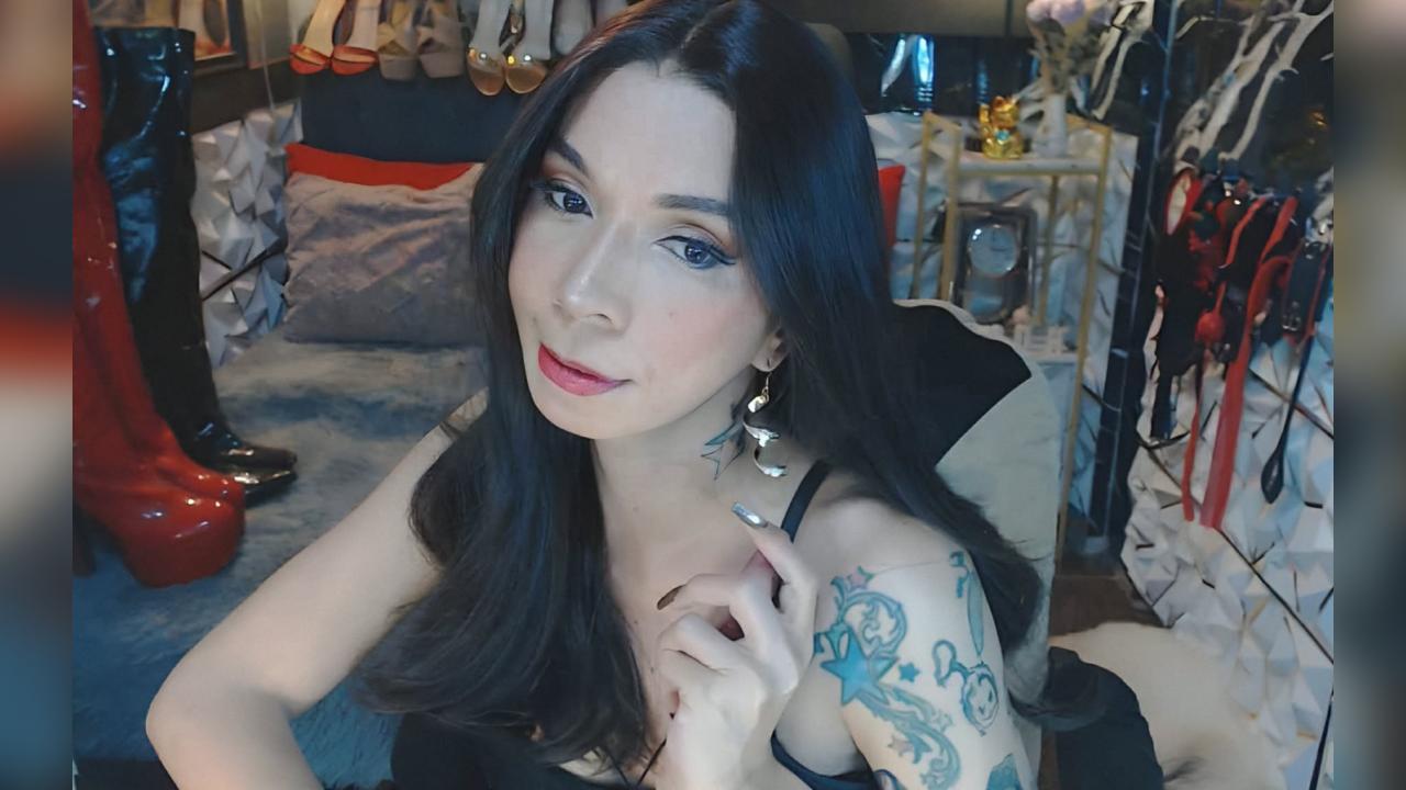 Webcam chat profile for CELINAFOX: Dominatrix